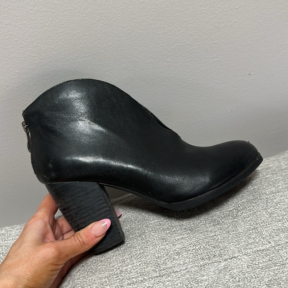 Black Antelope western style woman’s ankle boots, size 7